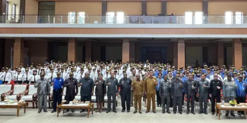 walikota sorong foto bersama 165 cpns dan pppk usai di lantik 2025