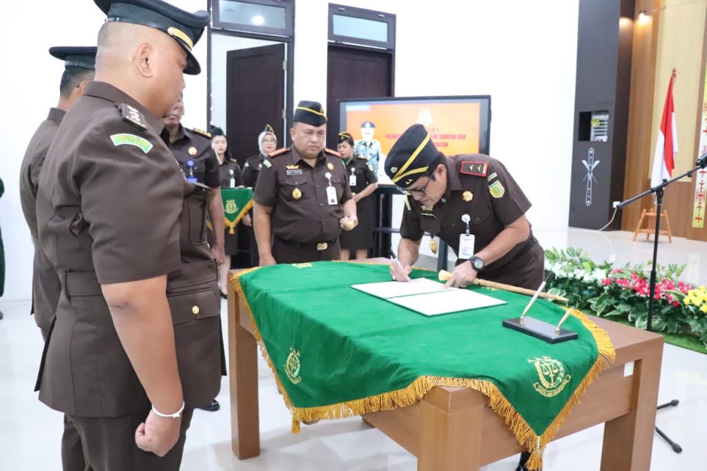 Aspidum dan Kepala Kajari Maluku Tenggara Dilantik Kejati Maluku.