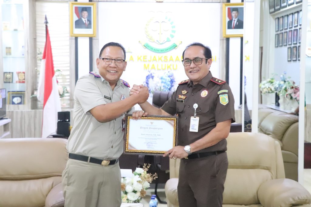 Menteri ATR/BPN Berikan Penghargaan Bagi Kajati Maluku, Atas Penanganan Kasus Pertanahan.