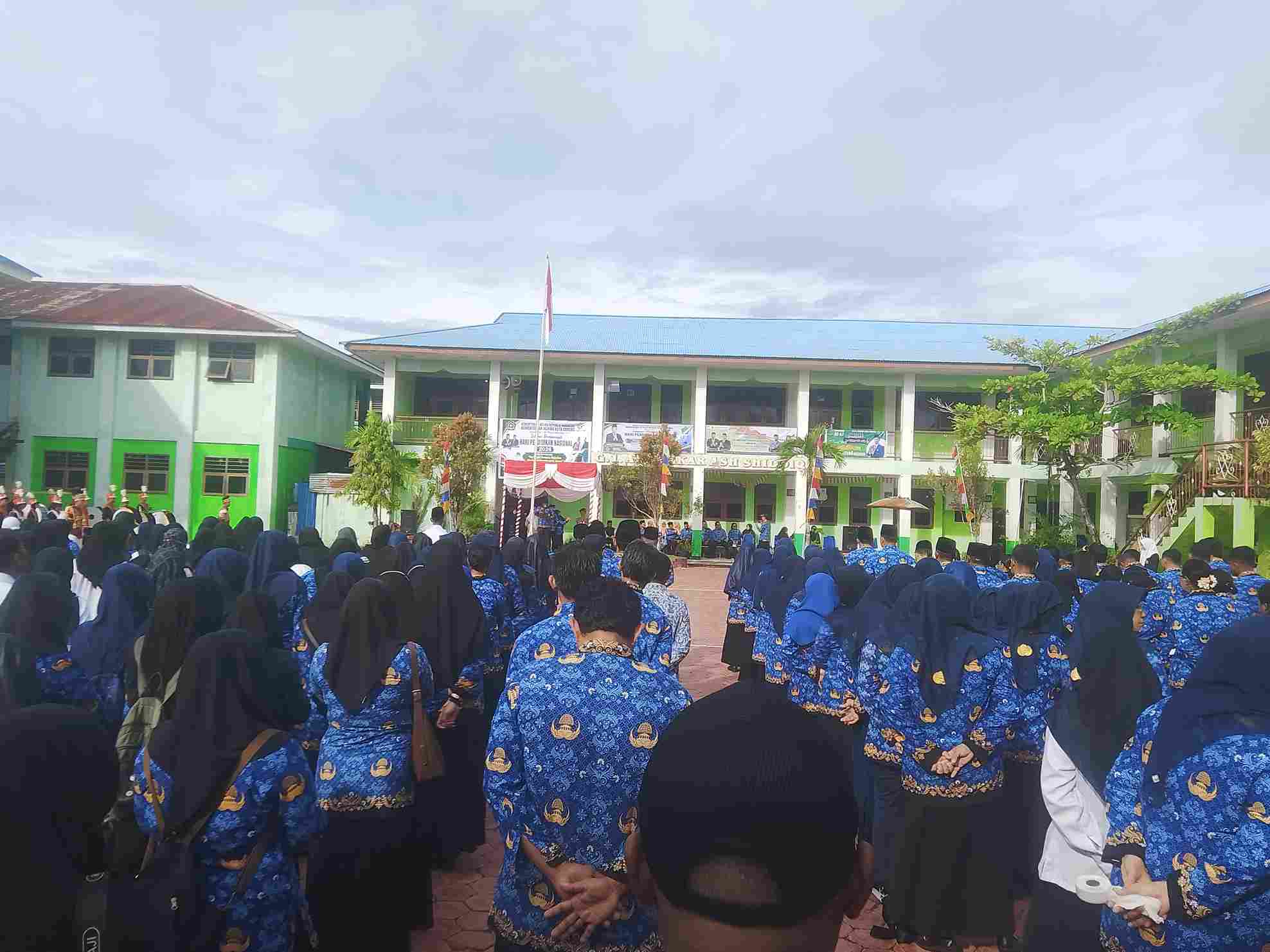 Kakanwil Kemenag Papua Barat Barnabas Dowansiba Bacakan Pidato Menteri pada Hardiknas 2026, Tegaskan Pendidikan Bermutu untuk Semua