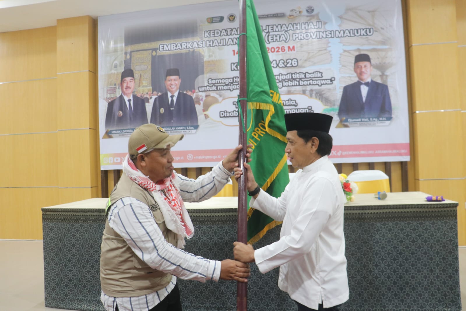 Sekda Maluku Sambut Kepulangan 387 Jemaah Haji Kloter 24, Doakan Maluku Tetap Aman dan Sejahtera